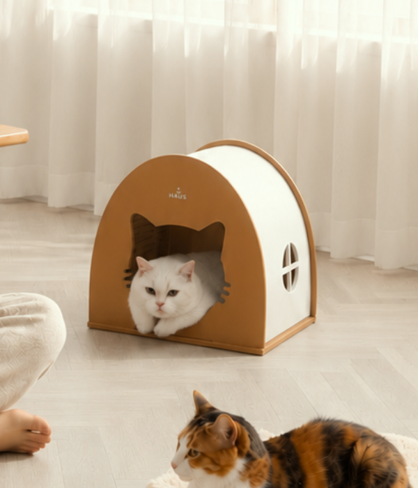 HAÜS Kitty arch cat house